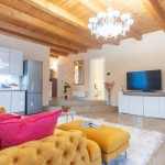 LUXUS családi ház Mogyoródon alpesi stílusú faházzal egybe építve eladó!