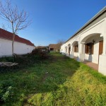 Szőlős utcában 1800 m2 telken felújított parasztház bővítési lehetőséggel