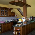 Pakson étterem berendezéssel, 3 lakással eladó! 